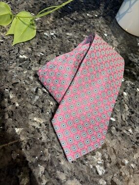 Donald J Trump Signature Collection Pink Blue Geometric Silk Tie Mens Necktie